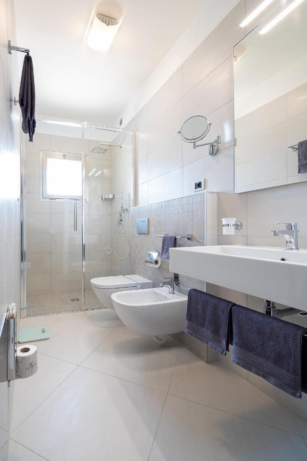 Residence Serenissima Бибионе Екстериор снимка