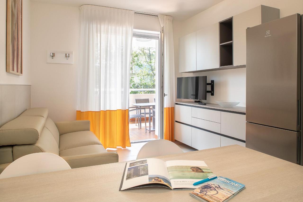 Residence Serenissima Бибионе Екстериор снимка