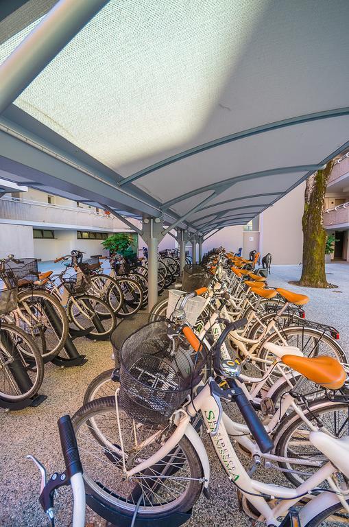 Residence Serenissima Бибионе Екстериор снимка