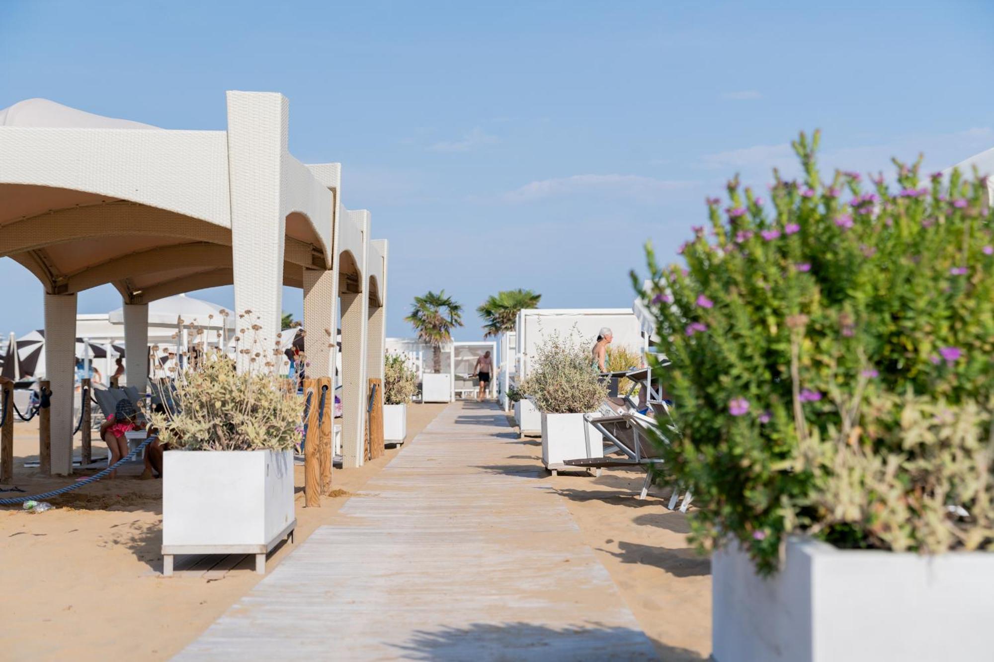Residence Serenissima Бибионе Екстериор снимка