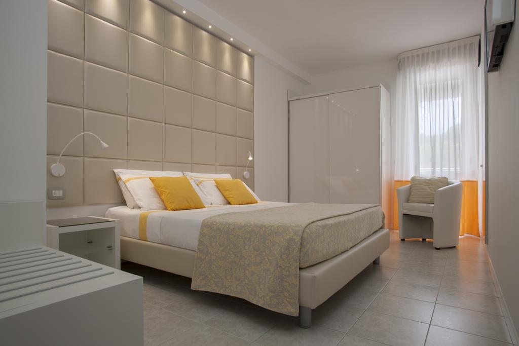 Residence Serenissima Бибионе Екстериор снимка