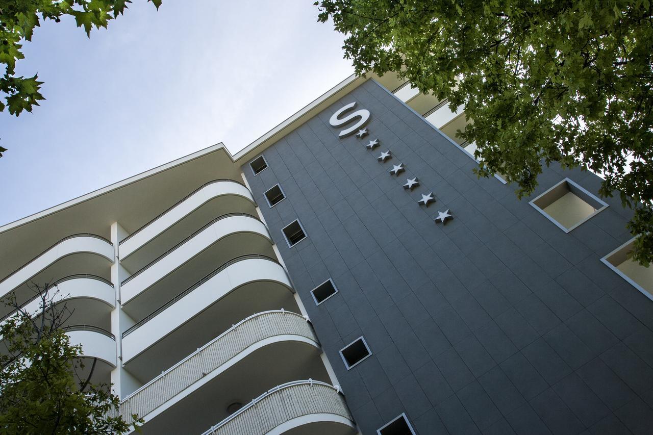Residence Serenissima Бибионе Екстериор снимка