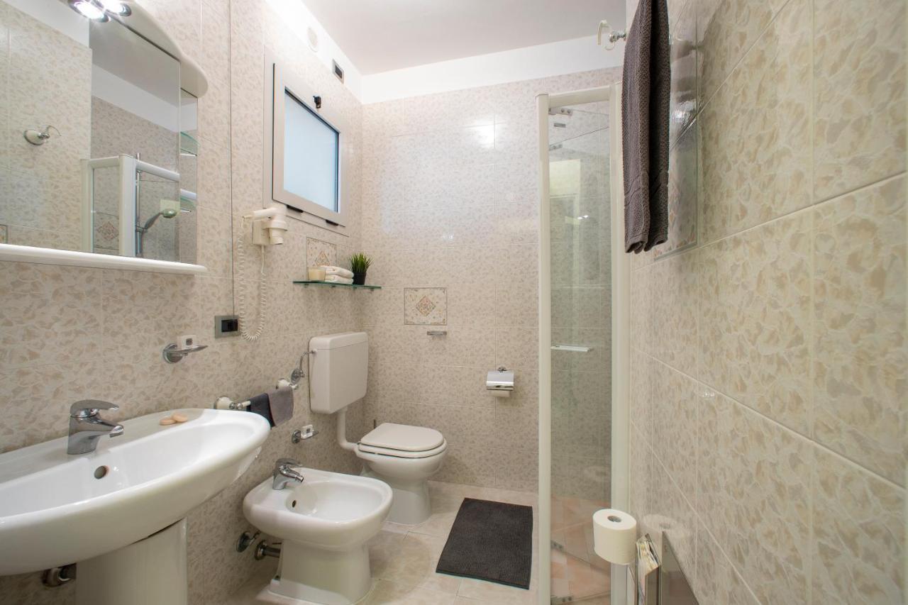 Residence Serenissima Бибионе Екстериор снимка